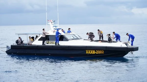 Kapolda Sulbar, Danrem 142 Tatag, Komandan Lanal Mamuju, saat melakukan patroli di pulau ambo.