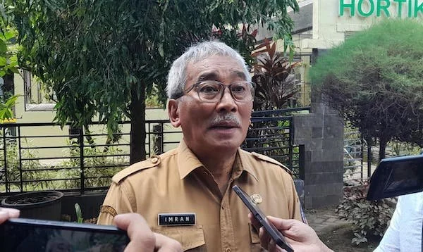 Kepala Dinas Tanaman Pangan Hortikultura dan Perkebunan Provinsi Sulawesi Selatan, Imran Jausi di Kantor TPHbun (Dok: Nofi KabarMakassar)