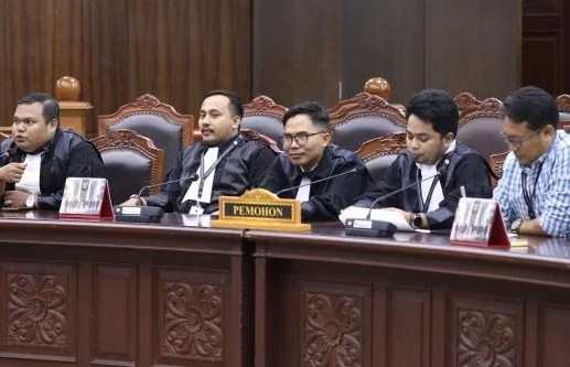 Para pemohon dan kuasanya pada sidang pendahuluan perbaikan permohonan pemohon, (Dok: Ist).