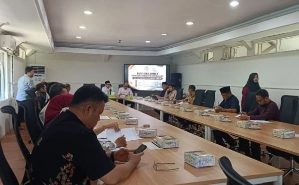 Rapat monev Triwulan II Tahun 2025 Komisi A DPRD Kota Makassar Bersama SKPD (Dok: Sinta KabarMakassar).
