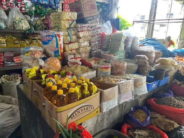 Penjualan Minyakita di Pasar Tradisional Makassar (Dok: Nofi KabarMakassar).