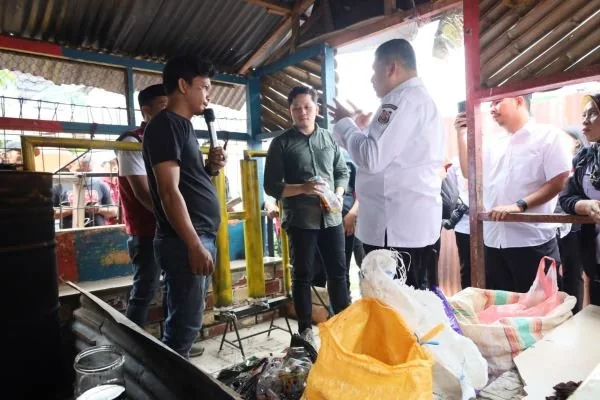 Peleburan Sampah Plastik Menjadi BBM di Jalan Labu Lorong, Kecamatan Bontoala, Kota Makassar (Dok: Ist).