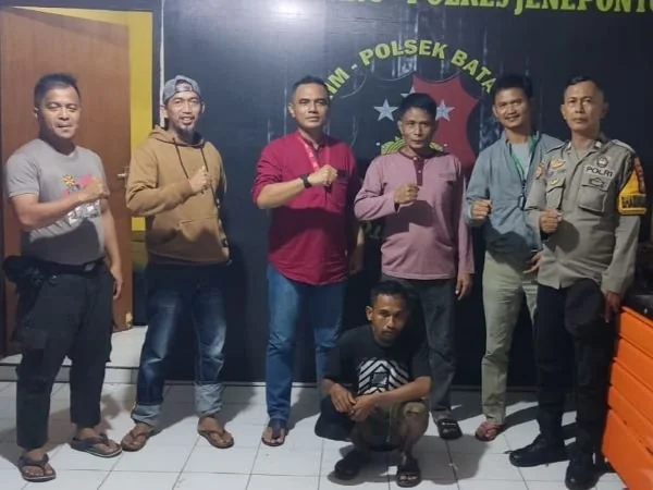 Kepolisian Sektor (Polsek) Batang, Polres Jeneponto, saat mengamankan pelaku penghadangan mobil Dusun Punagayya, Desa Bontorappo, Kecamatan Tarowang, Jeneponto (Dok : Ist).