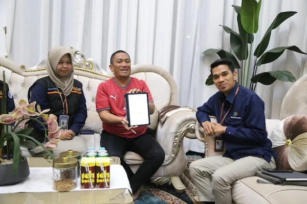Bupati Luwu Timur, Irwan Bachri Syam saat menjadi responden Sensus Ekonomi 2026 yang dilakukan BPS Kabupaten Luwu Timur