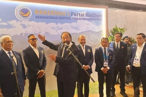 Ketua Umum NasDem Surya Paloh saat memberikan keterangan pers di Makassar (Dok: Sinta Kabar Makassar).