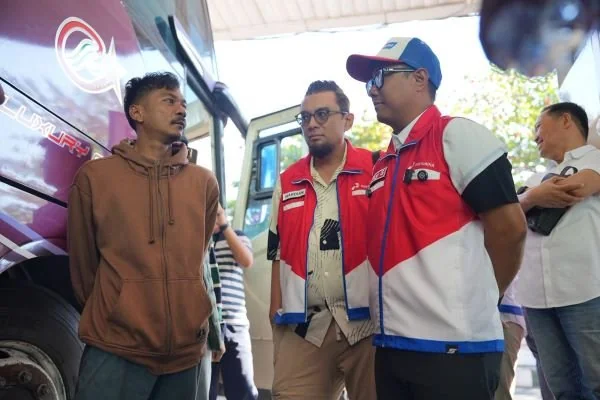 PT Pertamina Patra Niaga Regional Sulawesi bersama DPD Hiswana Migas Wilayah VII Sulawesi melakukan peninjauan langsung ke sejumlah SPBU di Kota Makassar. (Dok: Ist)