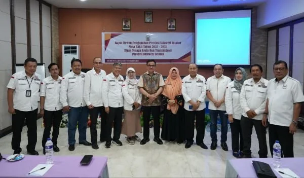 Sekprov Sulsel, Jufri Rahman bersama dengan Dewan Pengupahan Provinsi Sulsel (Dok: Ist).