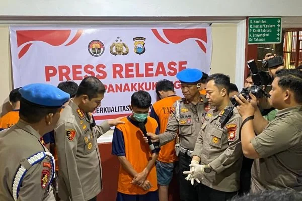 Konferensi pers penangkapan pelaku tawuran (Dok: Atri KabarMakassar).
