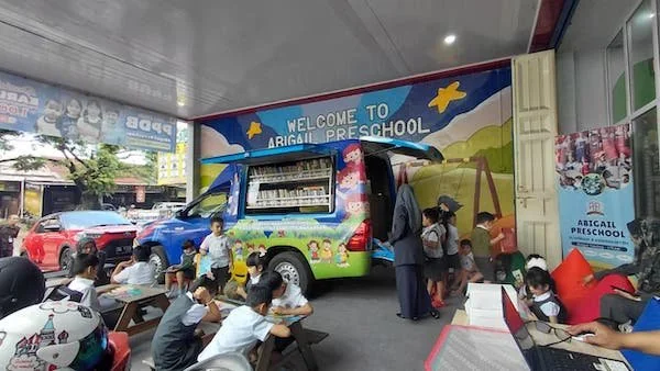 Dongkel with Mobile Library menyambangi TK Abigail Preschool (Dok: Ist).