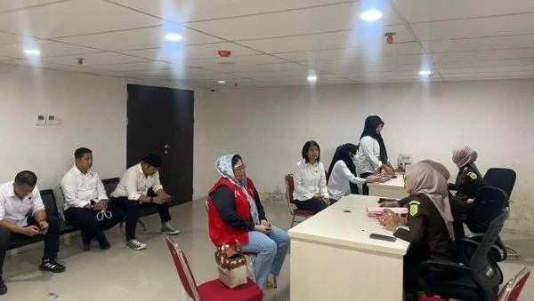 Mantan Cawabup Sinjai saat menjalani sidang di Pengadilan Negeri Makassar (Dok : Ist).
