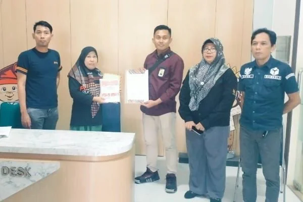 Ketua Bawaslu Kabupaten Bantaeng, Ningsih Purwanti saat lakukan pengawasan penjemputan kekurangan Surat Suara (Dok: Ist).