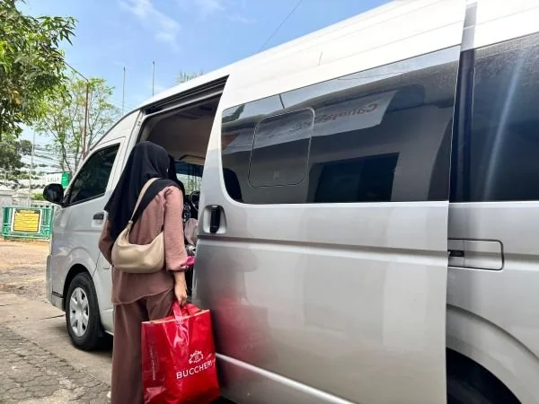Penumpang menaiki transportasi Cahaya Bone dengan rute baru Morowali–Kendari (Dok: Ist)