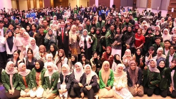 Ratusan Mahasiswa Hadiri Dialog Diplomat Konsulat Jenderal Australia di Makassar. (Dok: Ist)