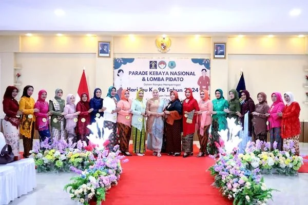 Peserta Lomba Parade Busana Dan Lomba Pidato Dalam rangka Hut DWP dan Peringatan Hari ibu (Fitriani Lestari)