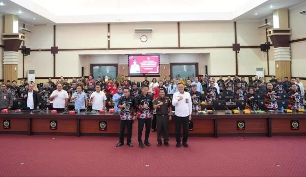 Pj Gubernur Sulsel, Prof Fadjry Djufry, Sekprov Sulsel, Jufri Rahman, dan Kajati Sulsel, Agus Salim di Kantor Gubernur Sulsel (Dok: Ist).