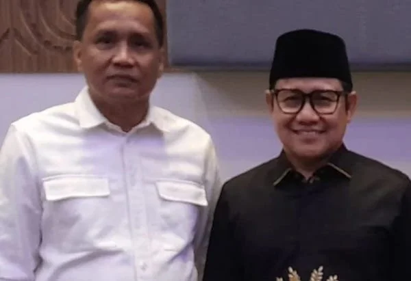 Bakal calon Bupati Enrekang Saleh Rahim saat foto bersama dengan Ketum DPP PKB Muhaimin Iskandar. Dok IST