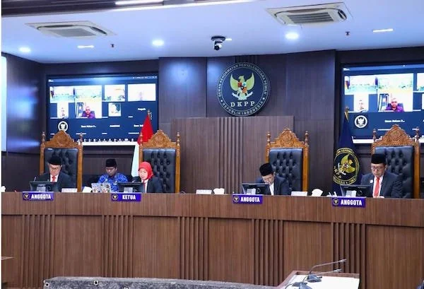 Suasana Sidang Keputusan Anggota Bawaslu Wajo (Dok: Ist).