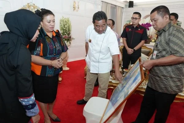 Pj Gubernur Sulsel, Bahtiar Baharuddin bersama Konsulat Jenderal Filipina, Marry Jennifer Dominggo Dingal pada Kamis, (18/4).