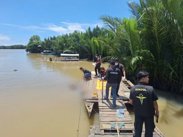 Penemuan mayat pria di sungai Kecamatan Tamalanrea, Makassar (Dok: Ist)