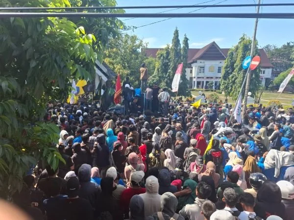 Aksi unjuk rasa di Kantor Bupati Bone tolak kenaikan PBB P-2 (Dok: Ist).