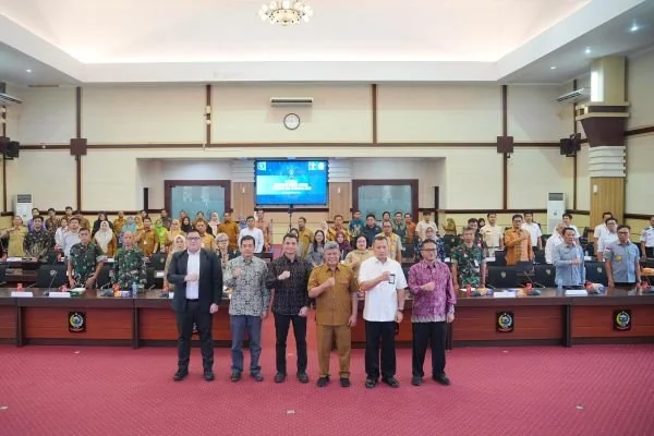 Plt Asisten Pemerintahan dan Kesra Setda Provinsi Sulsel, Ir. Andi Bakti, yang hadir mewakili Gubernur Sulsel, Andi Sudirman Sulaiman, dalam forum uji publik RUU Keamanan dan Ketahanan Siber di Ruang Rapat Pimpinan Kantor Gubernur (Dok : Ist).