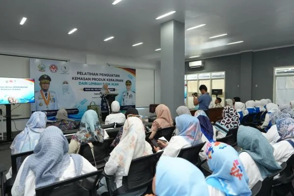 Sulsel perkuat daya saing kerajinan sisik ikan dari pesisir Paotere (Dok: Ist)