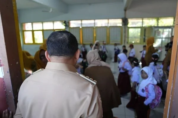 Wali Kota Makassar Munafri Arifuddin saat Pantau MPLS di Sejumlah Sekolah (Dok: Ist).