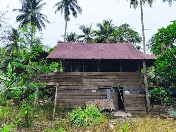 Salah satu rumah tidak layak huni di Luwu Timur (dok. Ist)