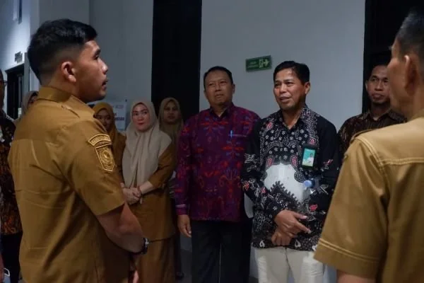 Wabup Jeneponto Islam Iskandar, saat mendatangi Kampus Poltekkes Makassar. (Ist).