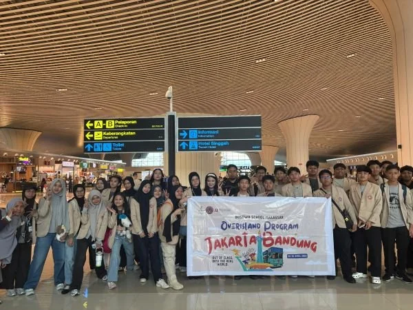 Keberangkatan Siswa Bosowa School Makassar Grade 8 dan 11 dalam Program Overisland Jakarta–Bandung. (Dok: Ist)