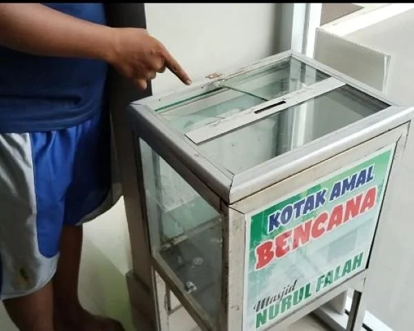 Kotak Amal Masjid Nurul Falah. (Dok: Ist)