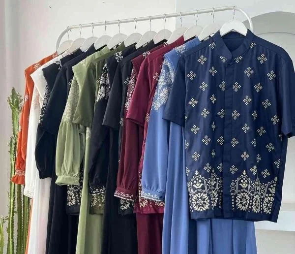 Baju lebaran couple (Foto : official instagram @little_butikmks).