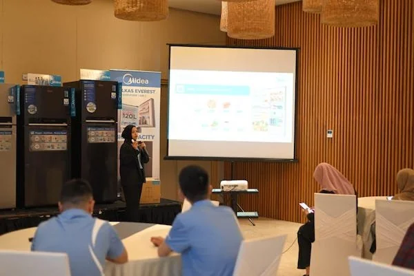 Midea Electronics Indonesia saat memperkenalkan Kulkas Everest (dok ist)