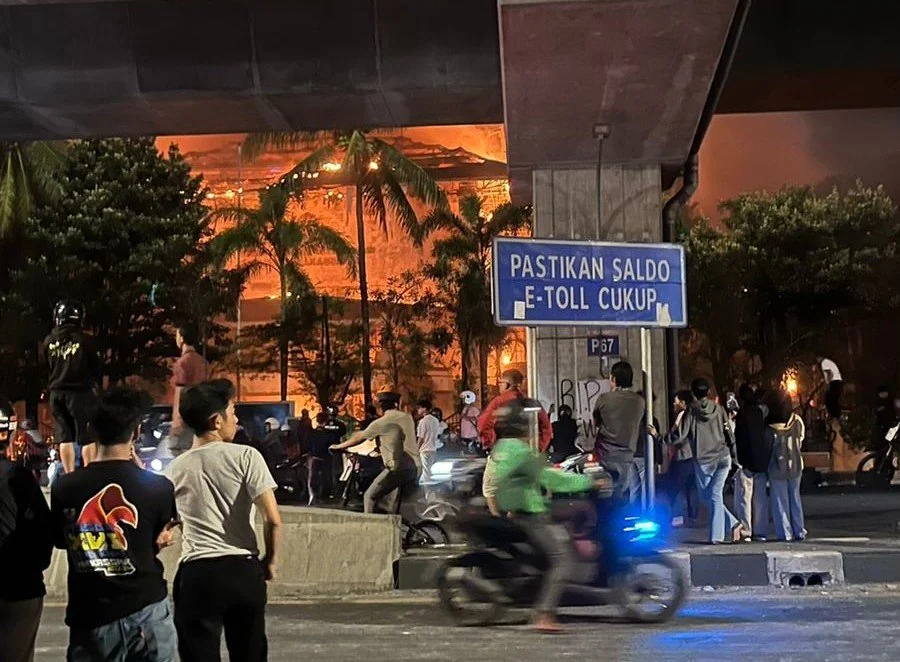 (Foto: Saat kerusuhan di Makassar)