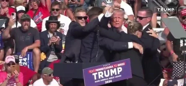Donald Trump Usai Mengalami Tembakan di tengah Kampanye $8 Pennsylvania, Minggu (14/07) (doc : int).
