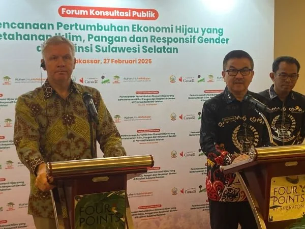Sekprov Sulsel, Jufri Rahman bersama Duta Besar Kanada untuk Indonesia dan Timor Leste, H.E. Jess Dutton pada proyek kegiatan riset aksi Sustainable Landscape for Climate Resilient Livelihoods (Dok: Nofi KabarMakassar).