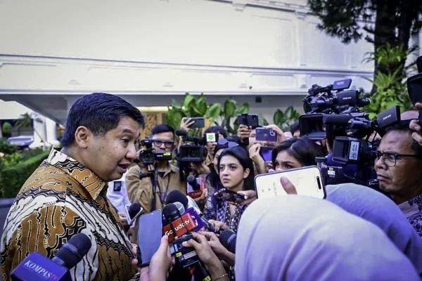 Menteri Perumahan dan Kawasan Permukiman (PKP) Maruarar Sirait menyampaikan keterangan pers kepada awak media di Istana Kepresidenan. (Dok: Ist)