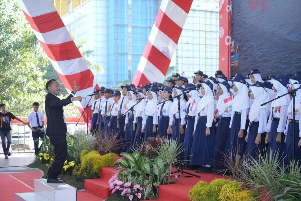 Pelajar se-Kota Makassar saat menampilkan Lagu Nusantara (Dok: KabarMakassar).