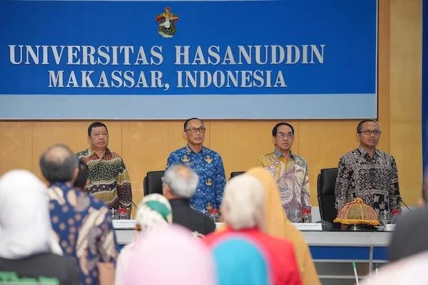 Pj Gubernur Sulsel, Prof Zudan Arif Fakrulloh bersama Rektor Unhas, Prof Jamaluddin Jompa di Unhas (Dok: Ist)