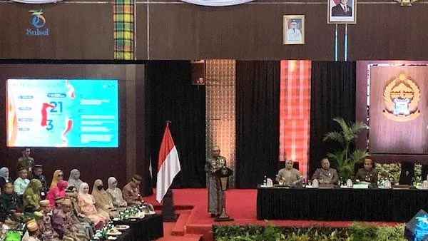Gubernur Sulsel Andi Sudirman Sulaiman saat memaparkan capaian-capaian dan efisiensi anggaran (dok. Syamsi/Kabar Makassar)
