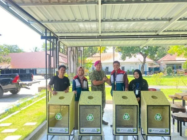 Pertamina Patra Niaga Regional Sulawesi melalui Integrated Terminal (IT) Makassar menggandeng kelompok pemuda yang memiliki kepedulian terhadap isu lingkungan, di antaranya Bio Urban dan Payabo.Id, untuk mengembangkan inovasi pemanfaatan limbah plastik se