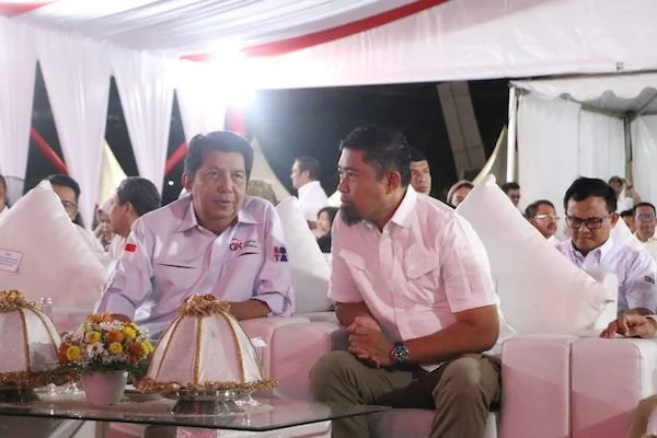 Kepala OJK Sulselbar, Darwisman bersama Pjs Wali Kota Makassar, Andi Arwin Azis (dok ist)