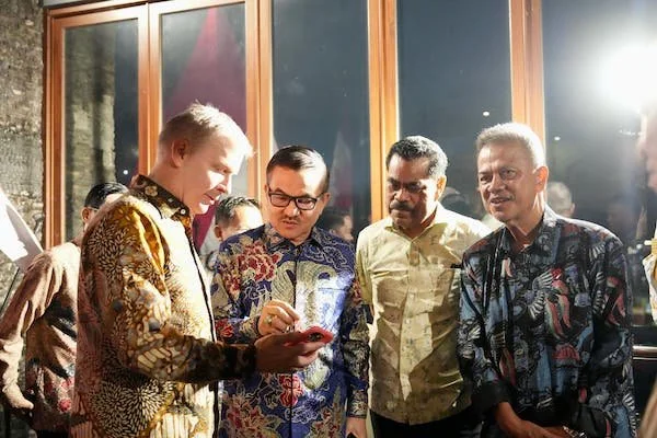Sekprov Sulsel, Jufri Rahman dan Duta Besar Kanada untuk Indonesia, Ambassador Jess Dutton di Hotel Melia (Dok: Ist)