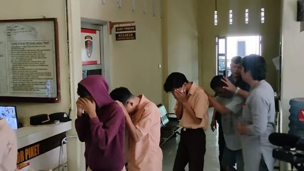 Pelaku saat diamankan polisi (Dok: Atri KabarMakassar)