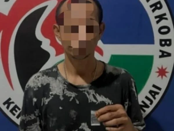 Terduga Pelaku bersama barang bukti (Dok : ist).