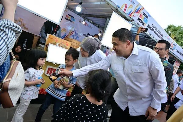 Wali Kota Makassar Munafri Arifuddin dan Wakil Wali Kota Aliyah Mustika Ilham di UMKM Fiesta yang digelar oleh Dinas Koperasi dan UKM Kota Makassar (Dok: Ist).