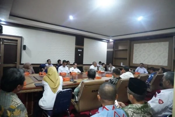 Sekertaris Daerah (Sekda)  Jeneponto Arifin Nur saat melakukan Rapat persiapan jelang kompetisi Seleksi Tilawatil Qur'an dan Hadits (STQH) Tingkat Provinsi Sulawesi Selatan ke XXIII 2025 (Dok : Ist).