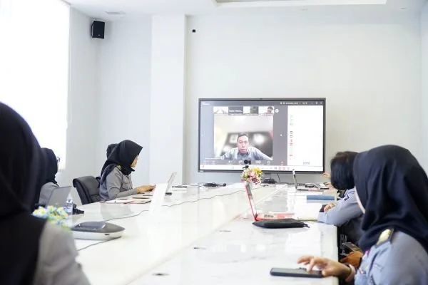 Rapat Koordinasi secara virtual guna mendorong percepatan pembentukan Pos Bantuan Hukum (Posbankum) di desa dan kelurahan (Dok : Ist).