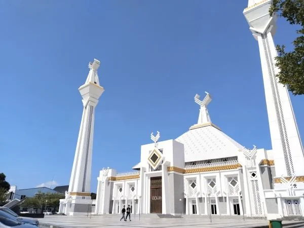 Masjid Agung Syekh Yusuf yang terletak di Sungguminasa, Kabupaten Gowa, Sulawesi Selatan (Dok : Gebi KabarMakassar).