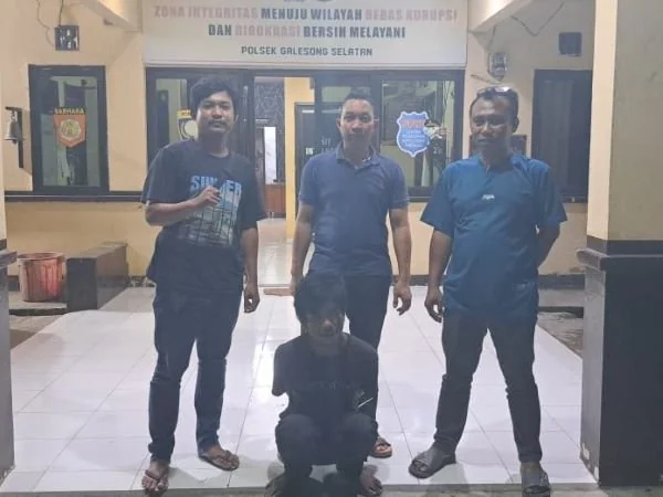 Pelaku saat diamankan di Polsek Galesong Selatan, Takalar (Dok : Ist).